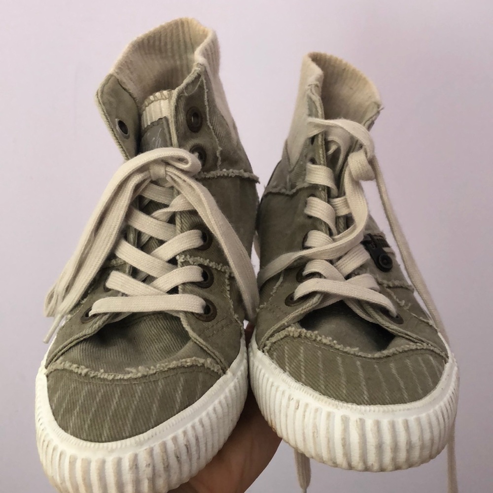 Blowfish Malibu sneakers!